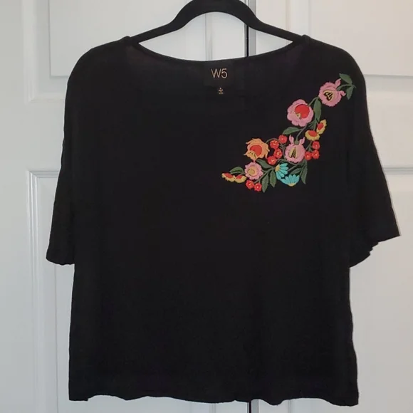 Embroidered top - Picture 1 of 4